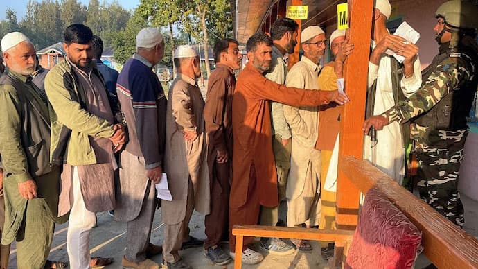 জম্মু-কাশ্মীরে বিধানসভা নির্বাচনের প্রথম ধাপের ভোট গ্রহণ শুরু