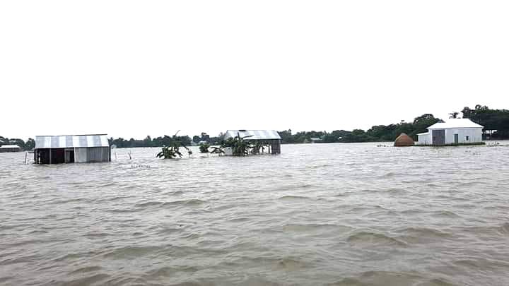 এক মাসে বন্যার কারণে দেশে মৃত্যু ৩৬