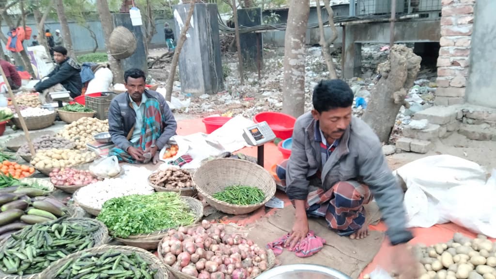 ইসলামপুরে নিত্যপণ্যের চড়া দাম, কাহিল নিম্নবিত্ত পরিবার