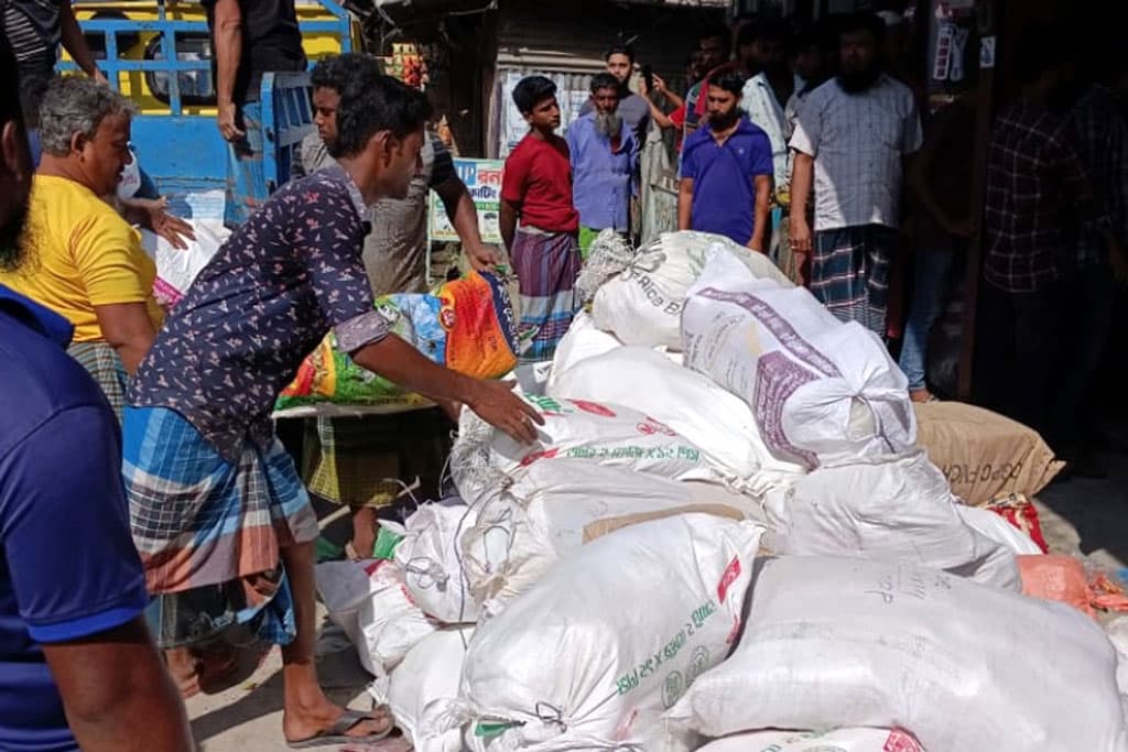 চাঁদপুরে ৪ হাজার ৬১১ কেজি পলিথিন জব্দ, জরিমানা