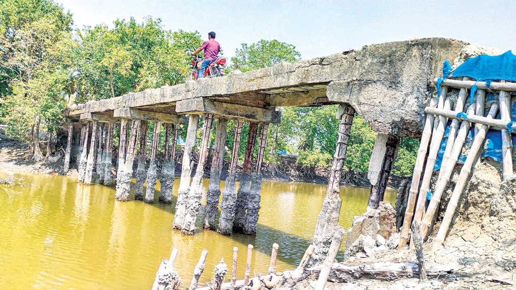 লোনাপানিতে সেতু কঙ্কালসার