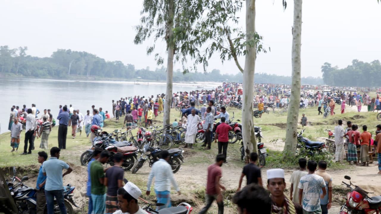 নৌকাডুবির ঘটনায় মৃতের সংখ্যা বেড়ে ৩৬ 