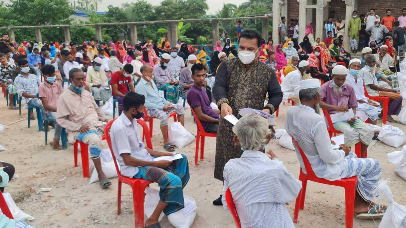 আড়াইহাজারে ২ হাজার কর্মহীনকে নজরুল ইসলাম বাবুর সহায়তা