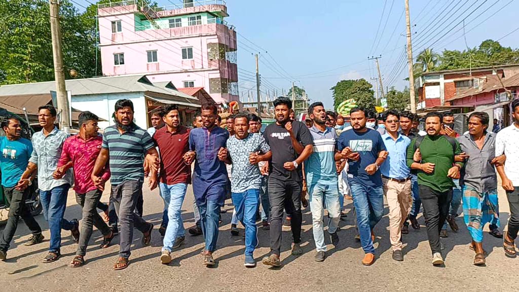 বিএনপি নেতাদের মুক্তির দাবিতে হালুয়াঘাটে ছাত্রদলের মিছিল