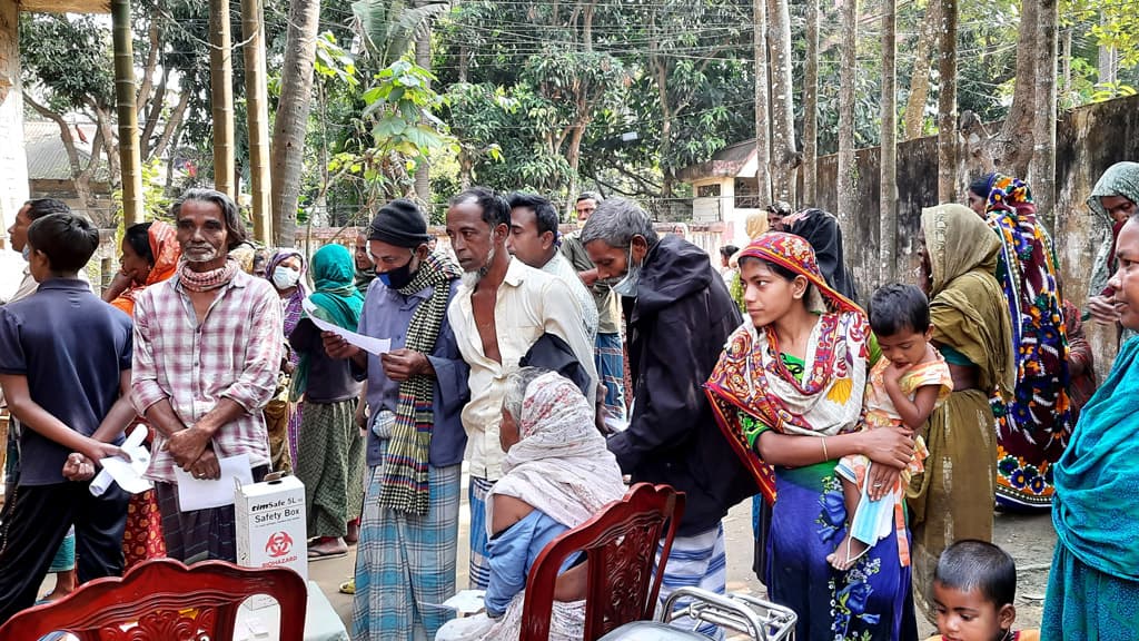 মৌলভীবাজারের গ্রামে গ্রামে চলছে করোনার টিকা প্রদান