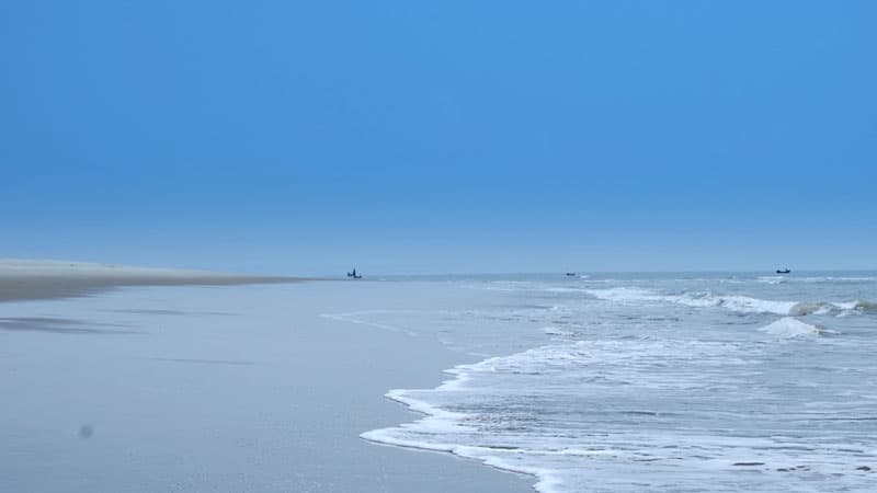 কক্সবাজার সৈকতে গোসলে নেমে পর্যটক নিখোঁজ