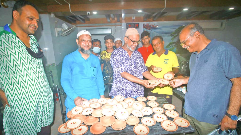 ৭২ বছর ধরে ইফতারে ‘দিল্লির শাহি ফিরনি’