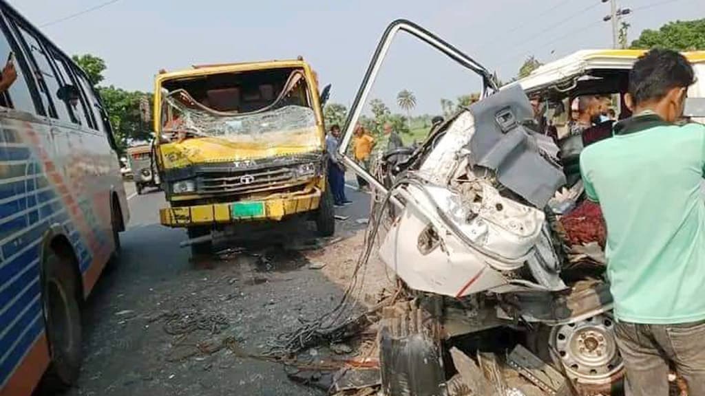 ট্রাকচাপায় প্রসূতি ও নবজাতকের পর হাসপাতালে আরও ২ জনের মৃত্যু