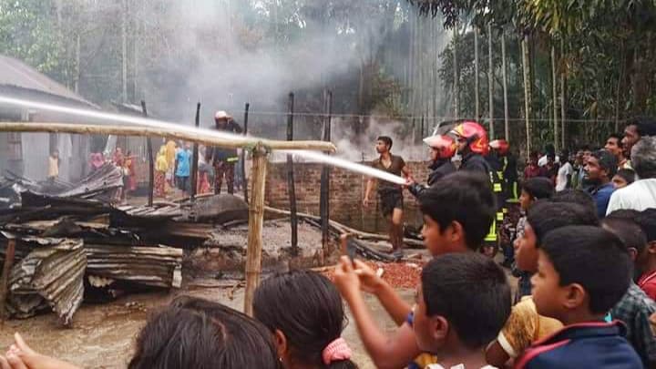 কয়েলের আগুনে কৃষকের ঘর পুড়ে ছাই