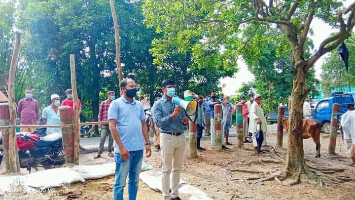 লোহাগাড়ায় পশুর হাটে ইউএনওর অভিযান