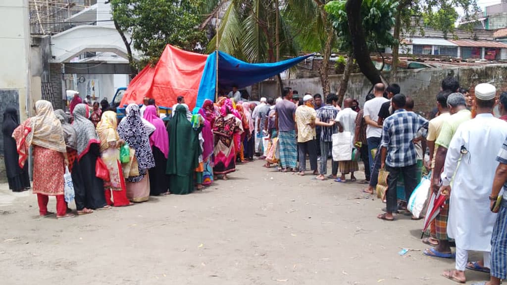 টিসিবিতে চাল পেয়ে খুশি, চিনি না থাকায় অসন্তোষ