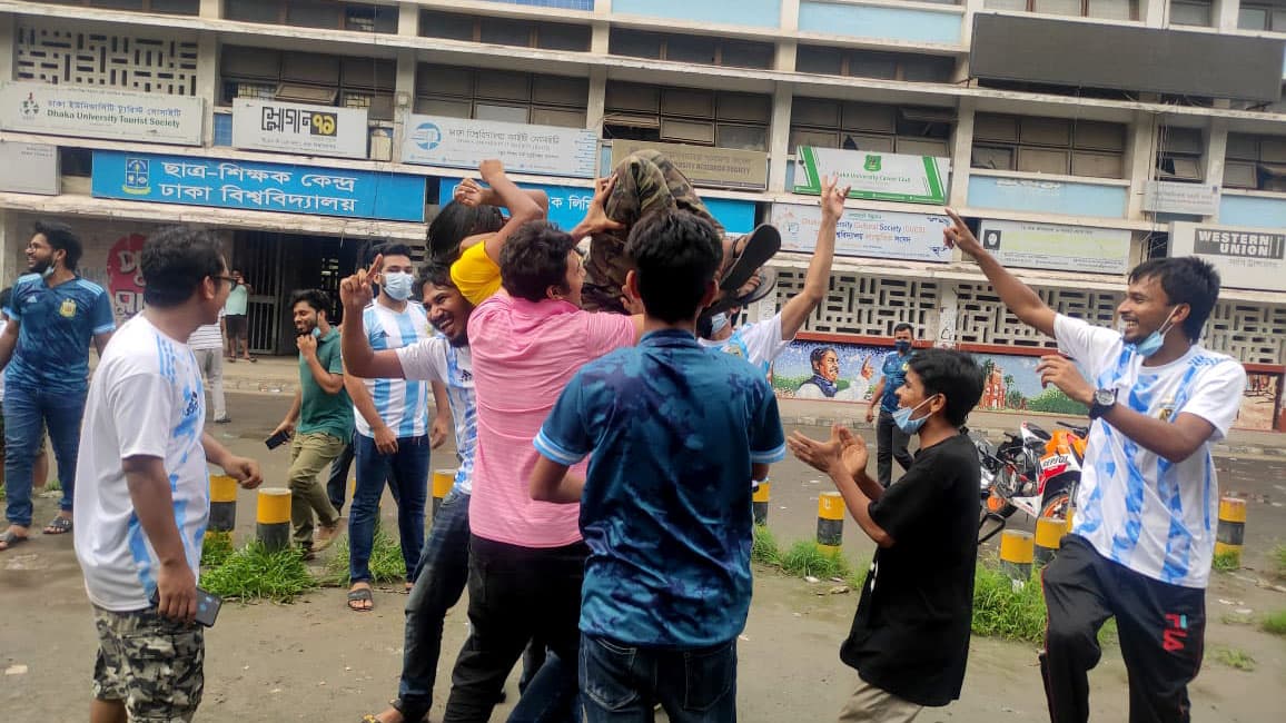 আর্জেন্টিনার জয়ে টিএসসি যেন উল্লাসের নগরী