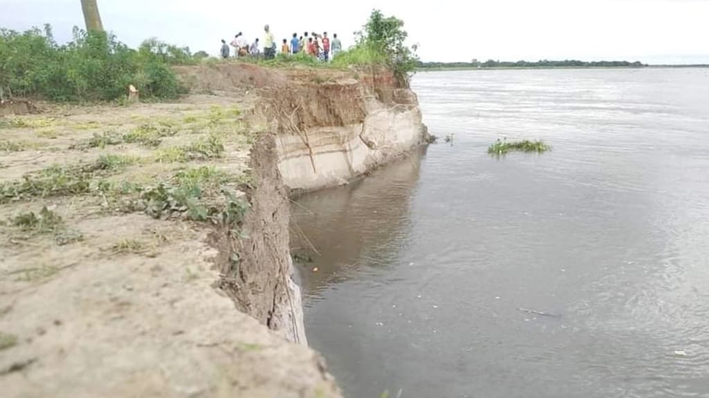 ঢলে আবার শুরু পদ্মার ভাঙন