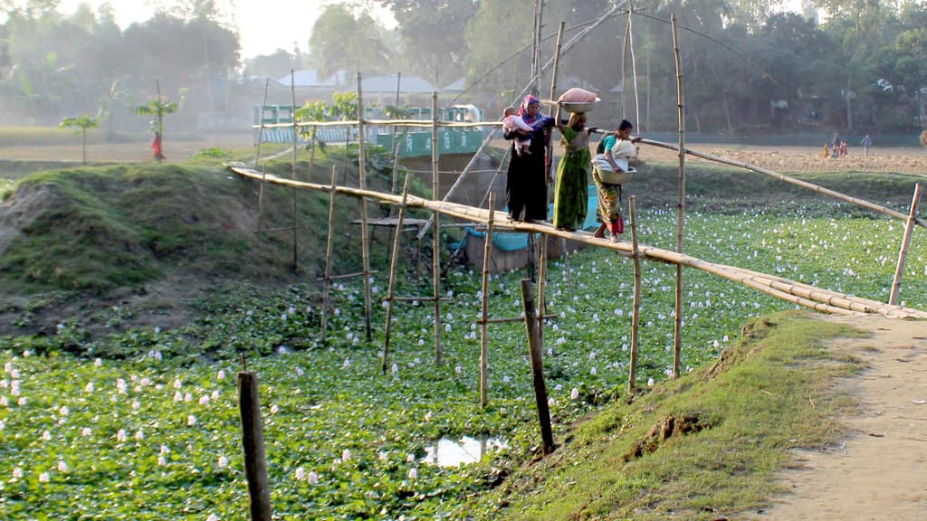 সেতুতে উঠতে লাগে সাঁকো