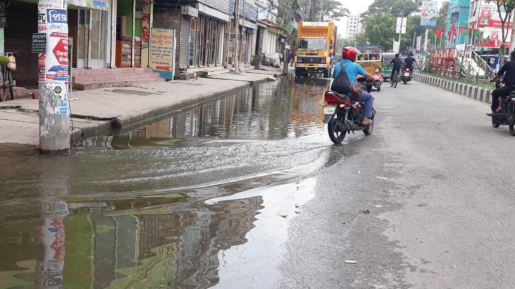 খাল ভরাটে সড়কে জলাবদ্ধতা