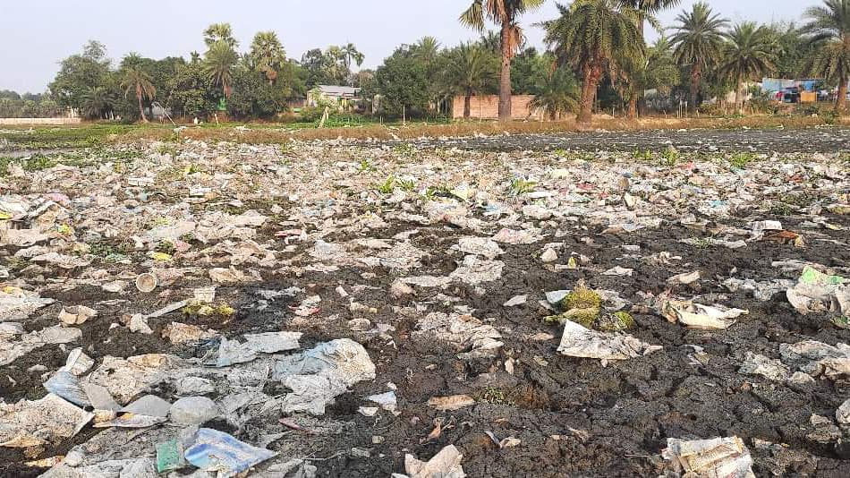 কলকারখানার বর্জ্যে ‘ধুঁকছে’ শ্রীপুর