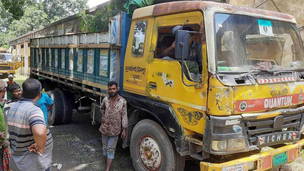 বেঙ্গল টেক্সটাইল মিল: ইনচার্জের বিরুদ্ধে মালামাল বিক্রিচেষ্টার অভিযোগ 