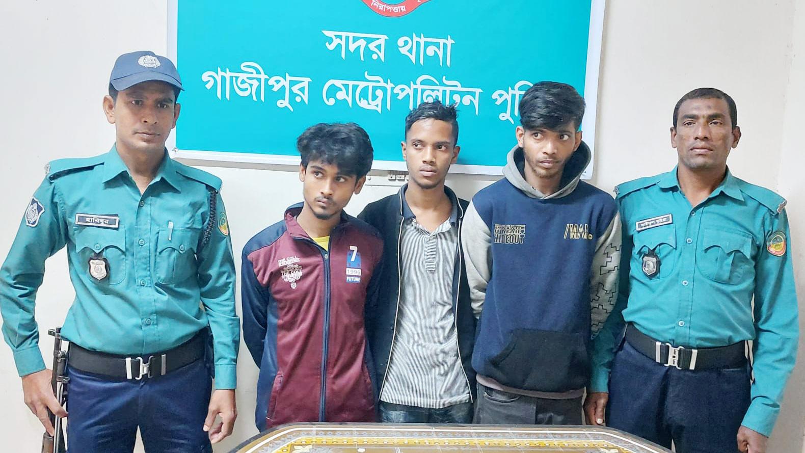 ‘চাকরি খুঁজতে গিয়ে’ দলবদ্ধ ধর্ষণের শিকার নারী, গ্রেপ্তার ৩