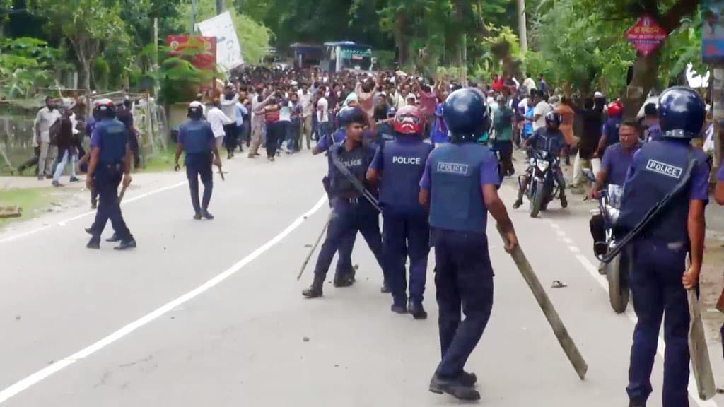 পিরোজপুরে বিএনপির পদযাত্রায় সংঘর্ষ, আটক ১০ 