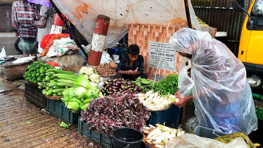 বিপাকে খেটে খাওয়া মানুষ