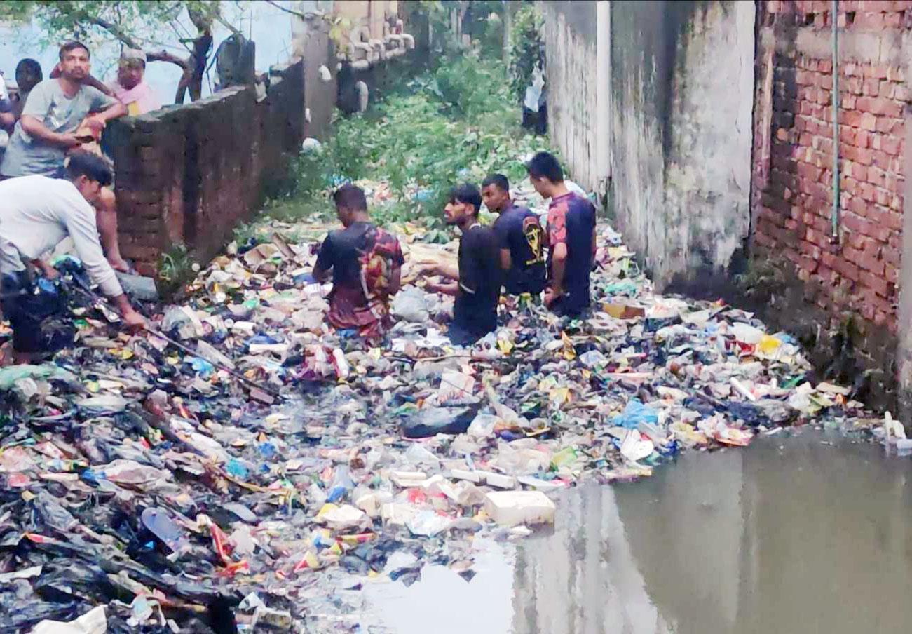 চট্টগ্রামে খোলা নালায় পড়ে এবার নিখোঁজ দেড় বছরের শিশু