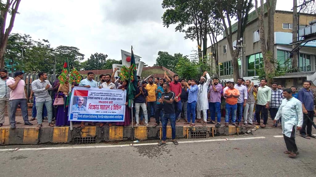 পদত্যাগ না করে উল্টো ‘হুমকি’ দেওয়ার অভিযোগ সিমেবি রেজিস্ট্রারের 