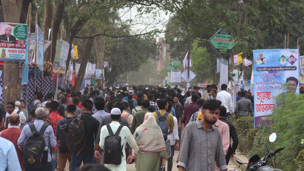 বিশ্ববিদ্যালয়ে ‘সম্মান’ অর্জনে লাখো শিক্ষার্থী নেমেছে ‘ভর্তিযুদ্ধে’