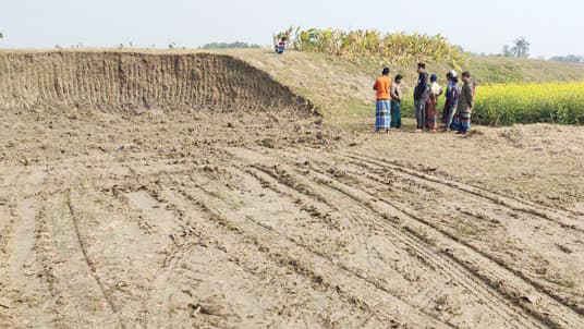 ভৈরবপাড়ের মাটি বিক্রি ইটভাটায়