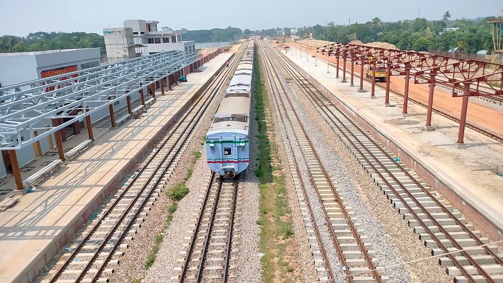 আখাউড়া-আগরতলা রেলপথে আগামীকাল চলবে বিশেষ ট্রেন