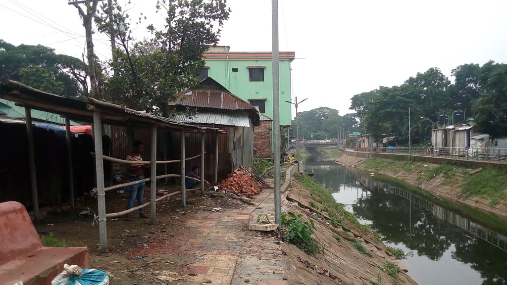 মোহনগঞ্জে শিয়ালজানি খালপাড় দখলের হিড়িক