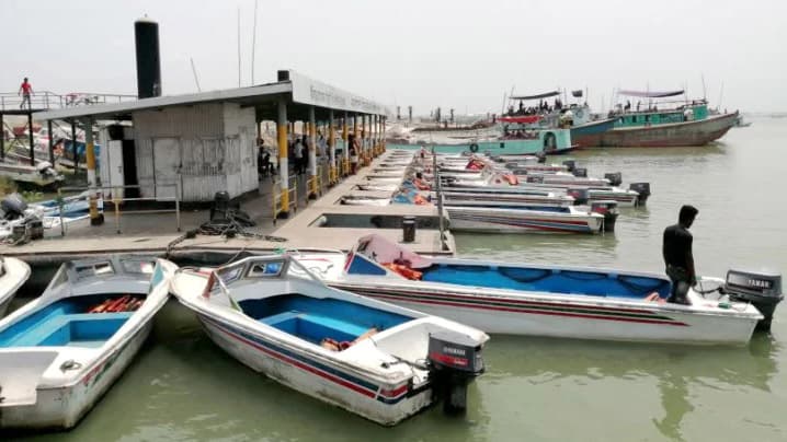 নিরাপত্তা নিশ্চিতে বাংলাবাজার রুটে নৌ চলাচল বন্ধ