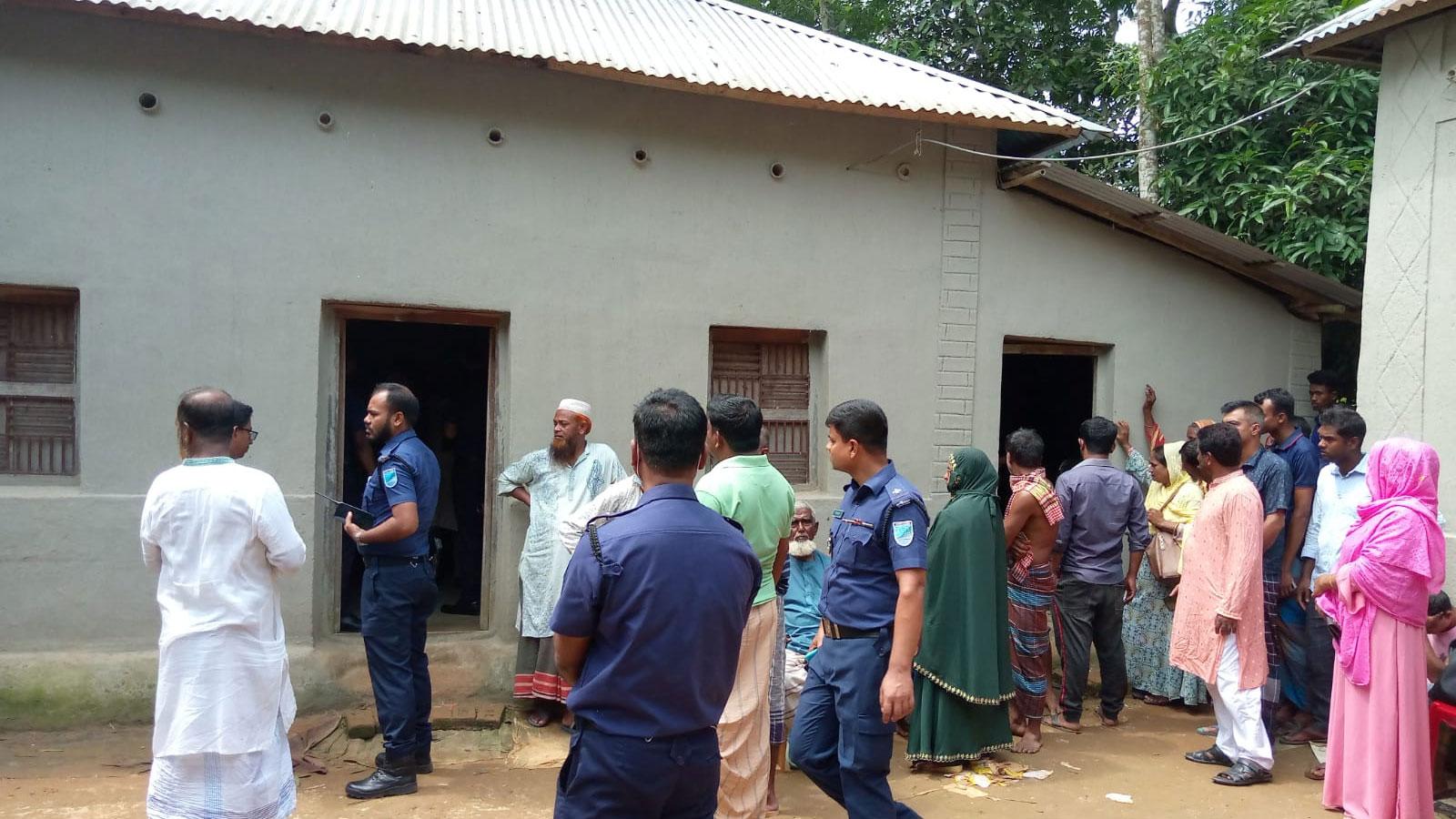 নরসিংদীতে ঘর থেকে মা-দুই সন্তানের মরদেহ উদ্ধার