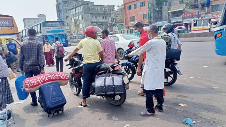 মুভমেন্ট পাস পেতে ভোগান্তিতে মোটরসাইকেল চালকেরা 