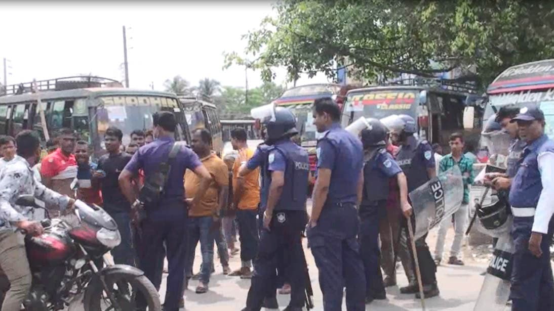 শ্রমিকদের দু্ই পক্ষে সংঘর্ষ পাঁচজন আহত, বাস বন্ধ