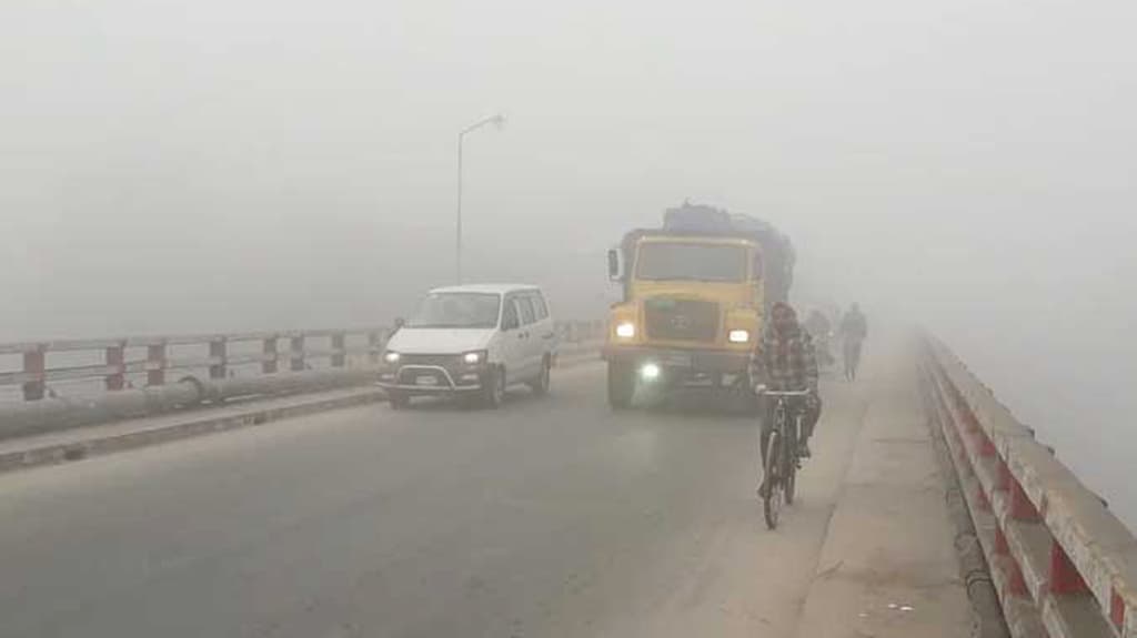 বাড়ছে শীতের তীব্রতা, দিনভর ঘন কুয়াশা