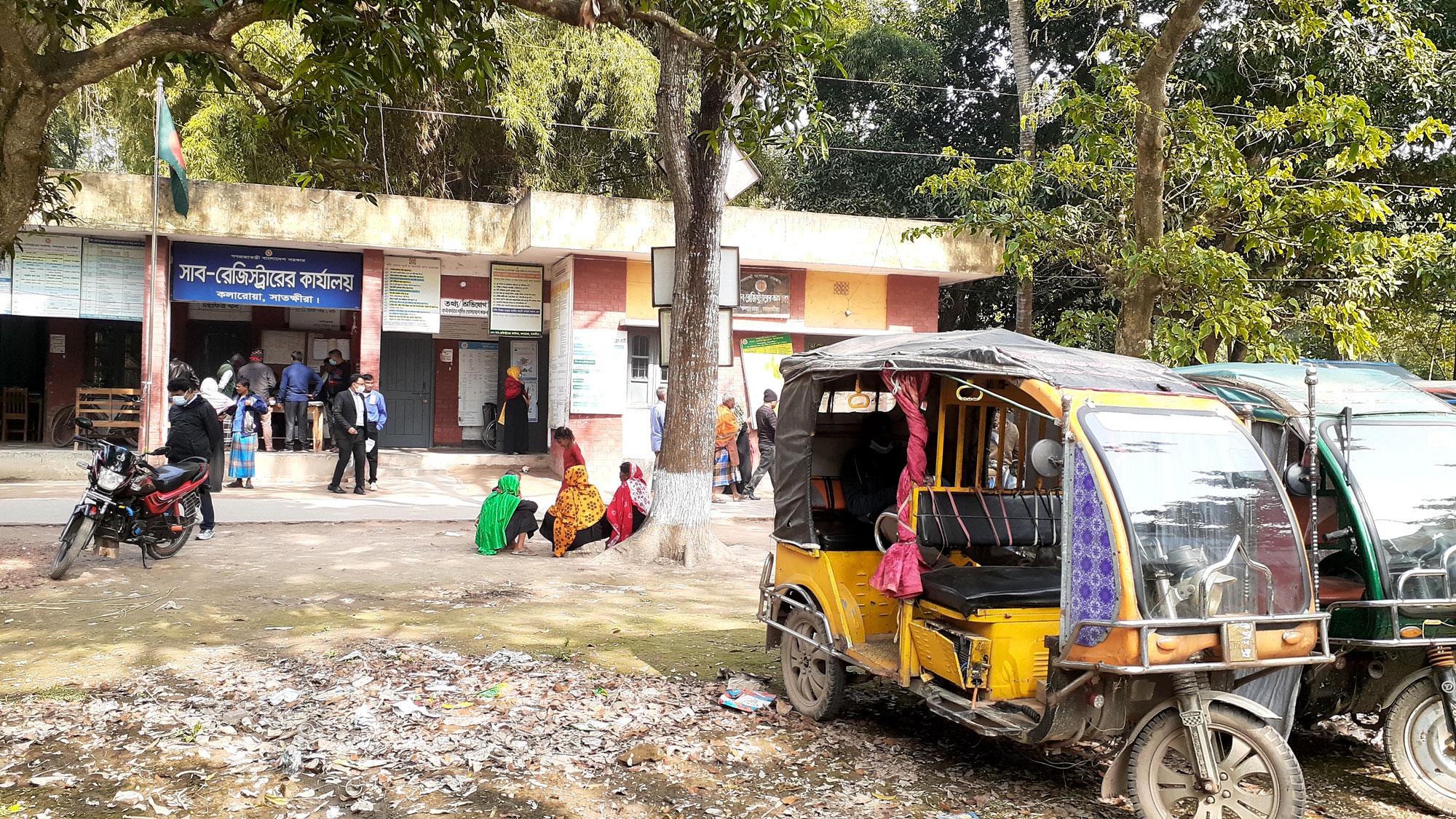 গত এক মাসে কলারোয়া সাব-রেজিস্ট্রার অফিসে কোটি টাকা রাজস্ব আদায়  