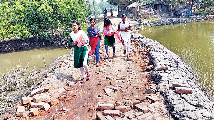 ইট উঠে গেছে ৫ কিমি রাস্তার