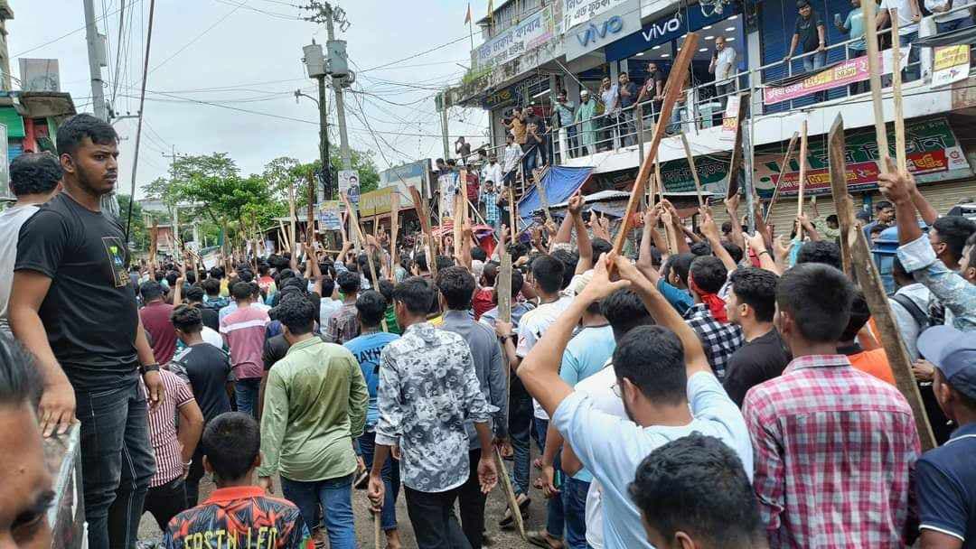 কুমিল্লায় আন্দোলনকারী ও আওয়ামী লীগ নেতা–কর্মীদের সংঘর্ষে যুবক নিহত