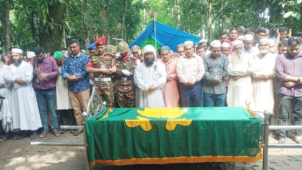 বান্দরবানে নিহত সেনাসদস্য আলতাফের দাফন নোয়াখালীতে