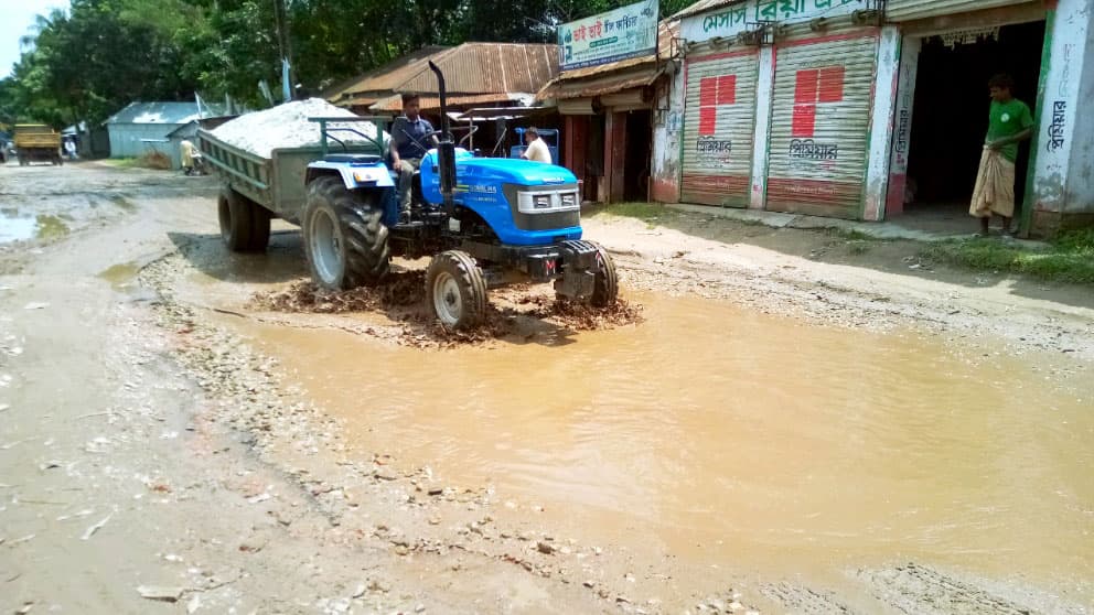 ‘এডো কোনো সড়ক হইল?’