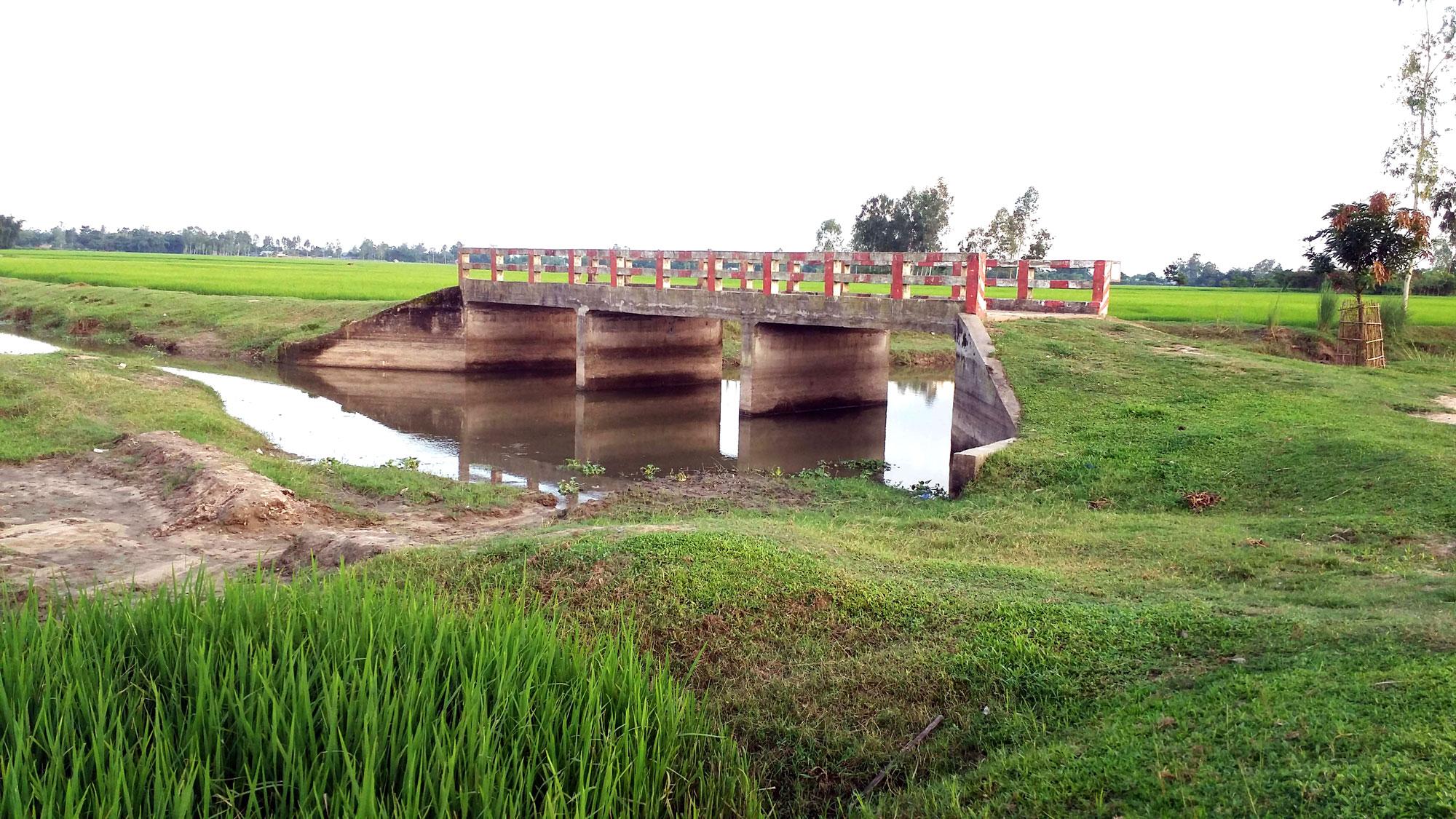 অচলাবস্থায় পড়ে আছে ৪১ লাখ টাকা ব্যয়ে নির্মিত সেতুটি  