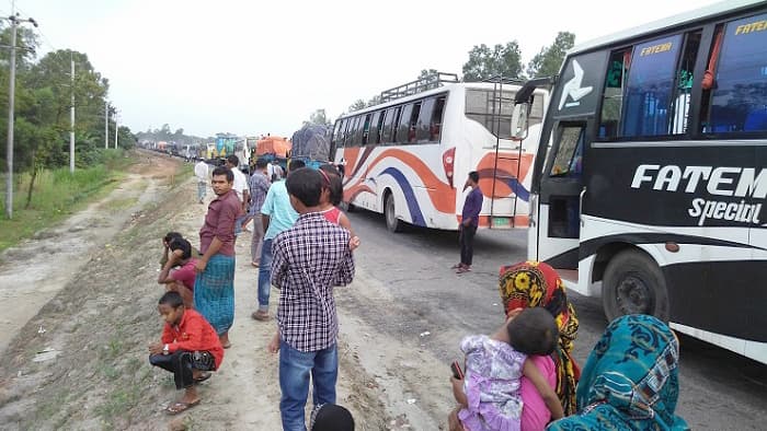 ঢাকা-টাঙ্গাইল মহাসড়কে দীর্ঘ যানজট, দুই দফা টোল আদায় বন্ধ