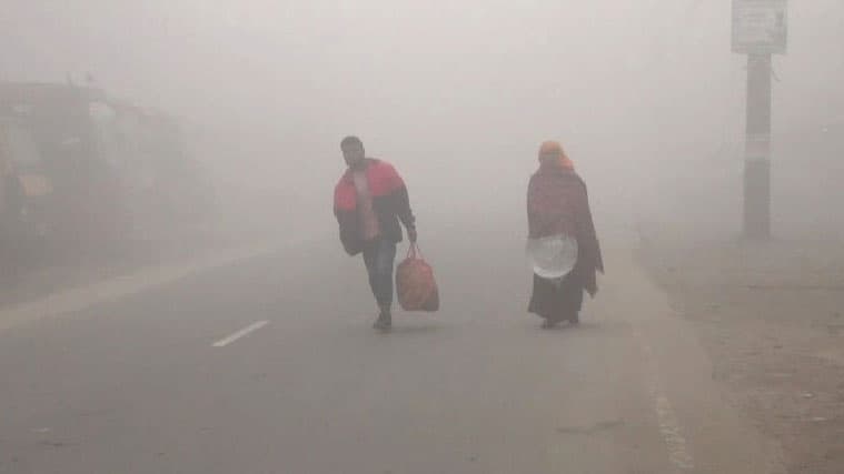 শীতে কাঁপছে উত্তরের   তিন জেলার মানুষ