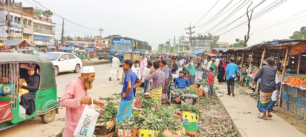 চার লেনের মহাসড়কের অর্ধেক অবৈধ দখলে