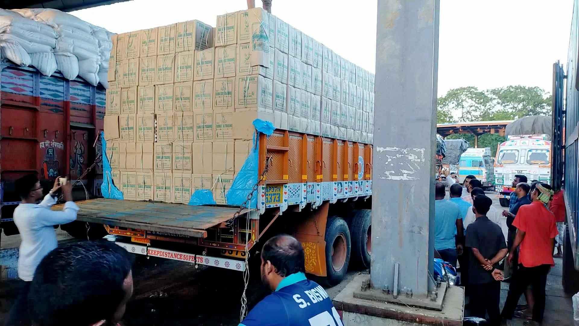 ভারত থেকে ডিম এল দেশে, দাম পড়ল কত