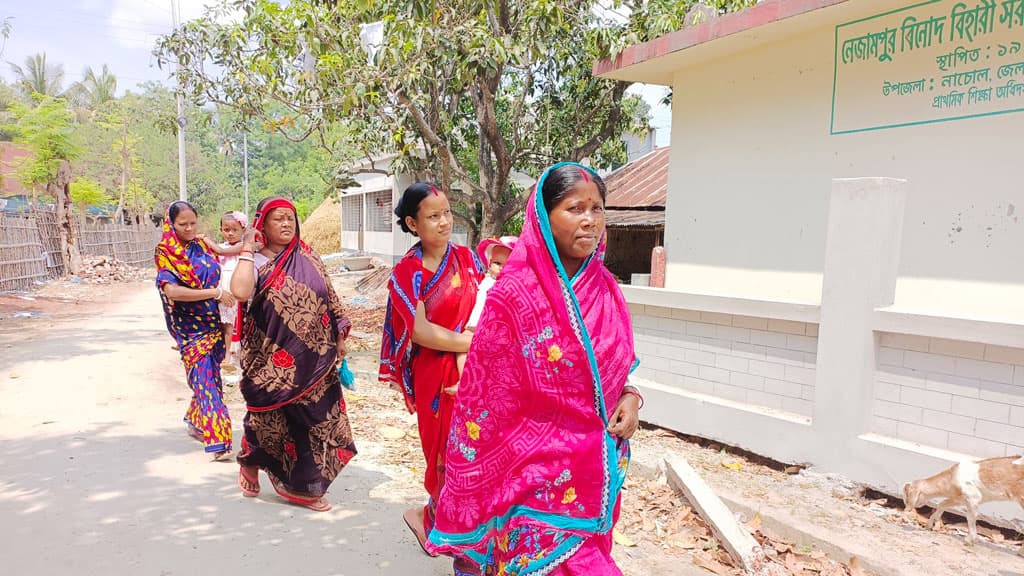 ভোটের পরে কেহু তাকায় না তারপরেও দিনু: ক্ষুদ্র নৃগোষ্ঠীর নারী ভোটার