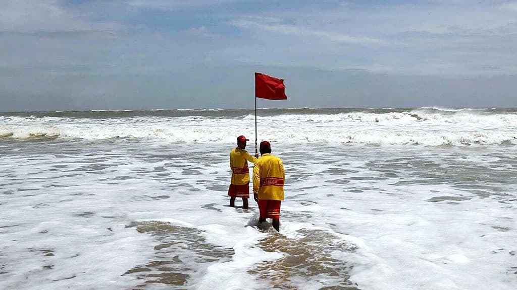 ঘূর্ণিঝড় বিপর্যয়: ভারত-পাকিস্তানে নিরাপদ আশ্রয়ে দেড় লাখ মানুষ 