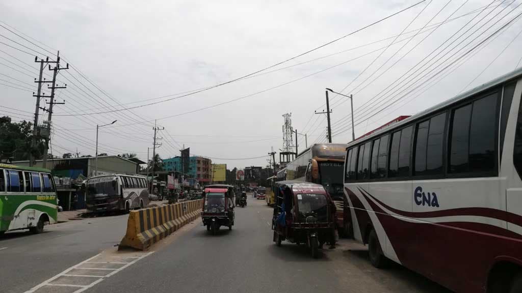 ৩ দিন পর চট্টগ্রাম-কক্সবাজার মহাসড়কে যান চলাচল স্বাভাবিক 