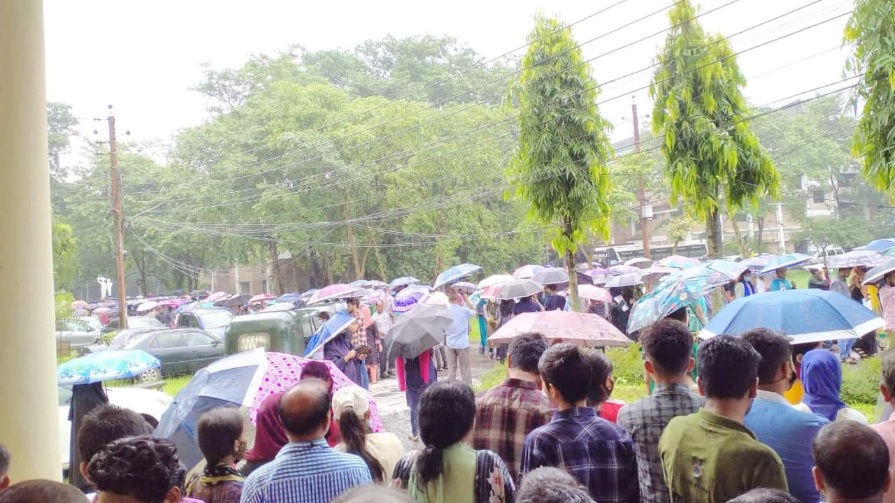 বৃষ্টিতে শাবিপ্রবিতে ঢাবির ‘ক’ ইউনিটের ভর্তি পরীক্ষা সম্পন্ন