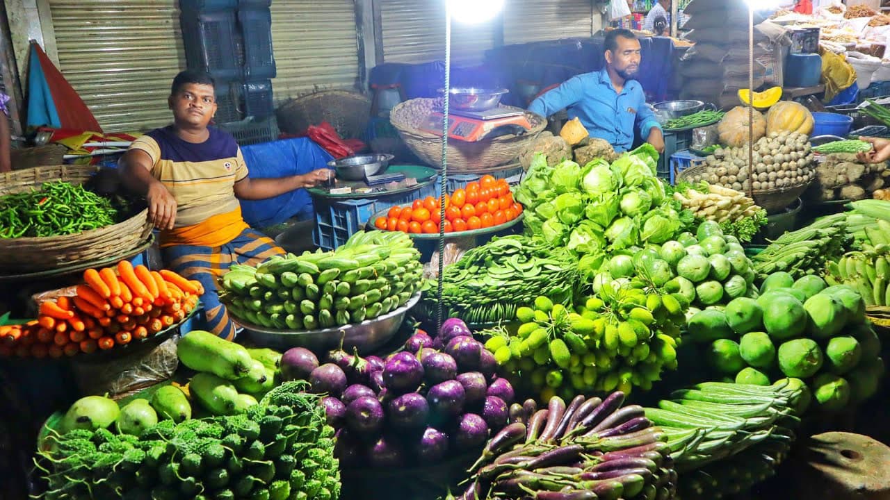 শীত নামলেও নামছে না সবজির দাম, মাছের বাজারও চড়া